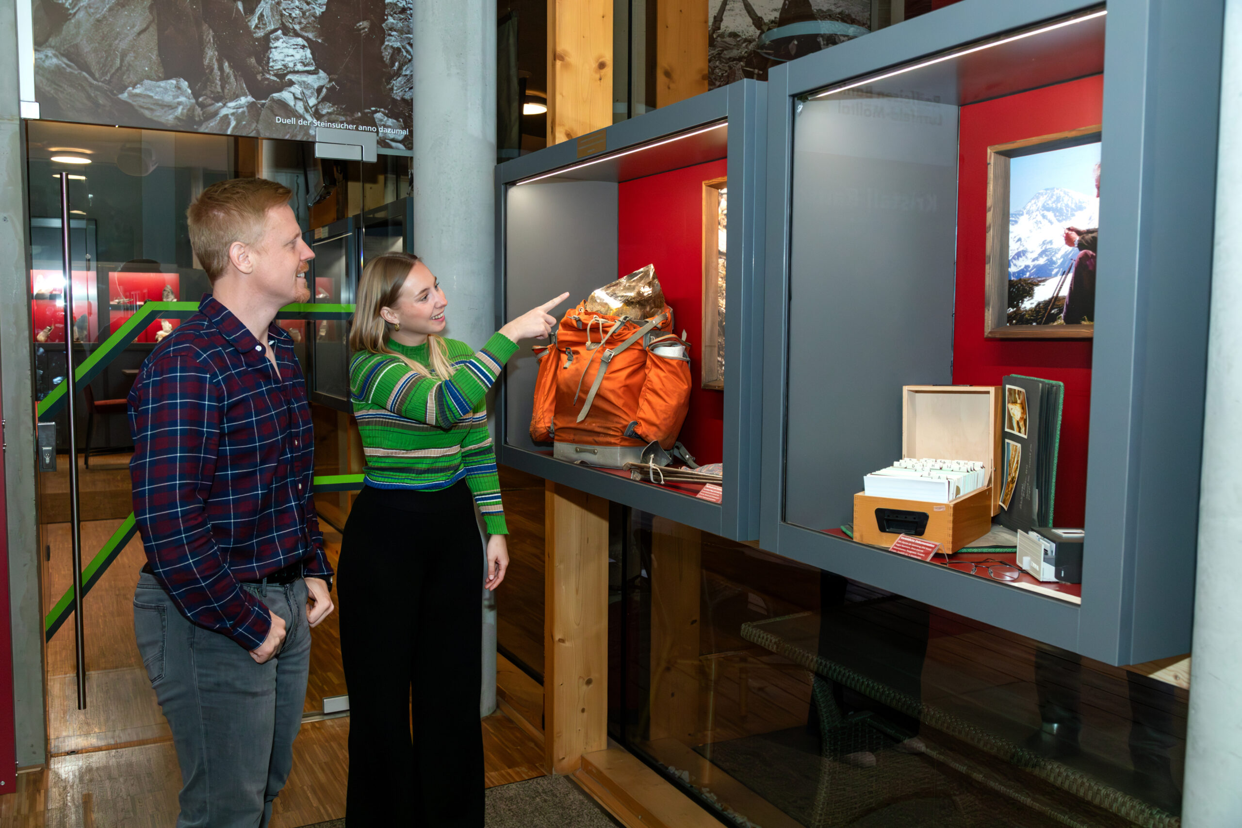 Das Team von Museum Argentum bei der Kristallaustellung
